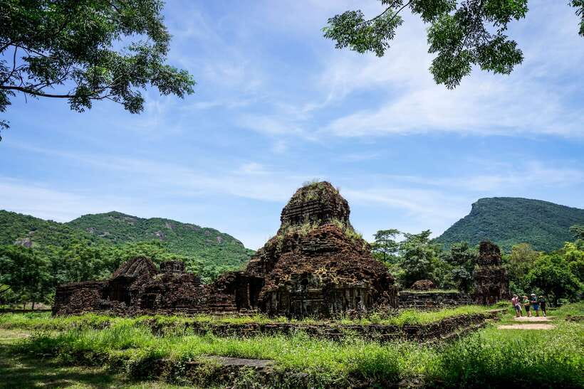 Hoi An: Private Cycling to My Son Sanctuary with Local Guide - Snack break and the small market stop that keeps things local
