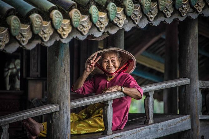 Hue Cycling Tour To Thanh Toan Bridge - Local coffee and market scenes: small moments that ground the day