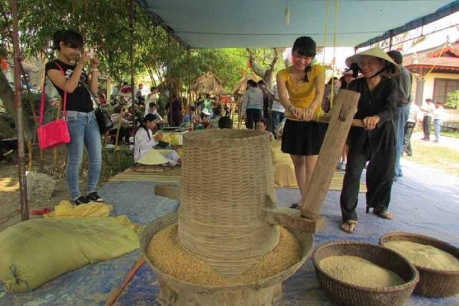Hue Cycling Tour To Thanh Toan Bridge - How the guide shapes the whole experience (Hoa, Rose, and the value of English support)