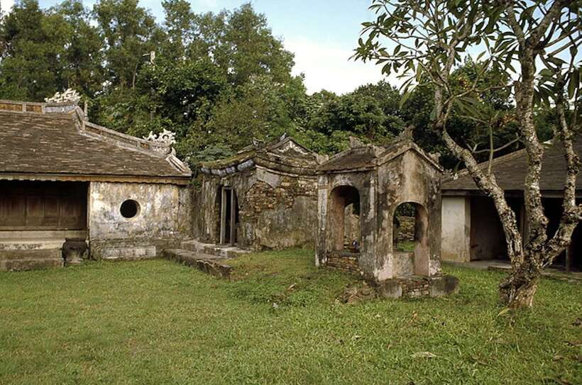 Hue: Half-day Thuy Bieu Village Cycling Adventure - Long Chau Temple: Where the Pedal Gets You Closer to Meaning