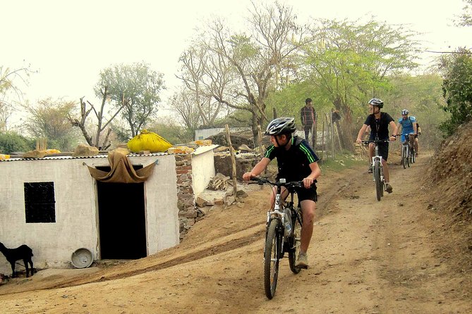 Jaipur Village Cycling Safari - Nahargarh Biological Park to Kalighati valley: the off-road start