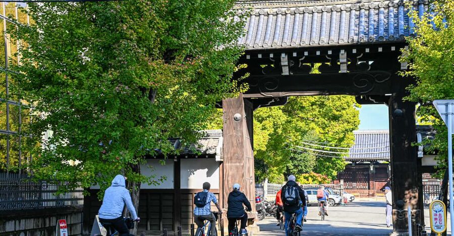 Kyoto: North Kyoto Guided Cycling Tour with Lunch - Nishihongwan-ji: the morning temple stop that sets context