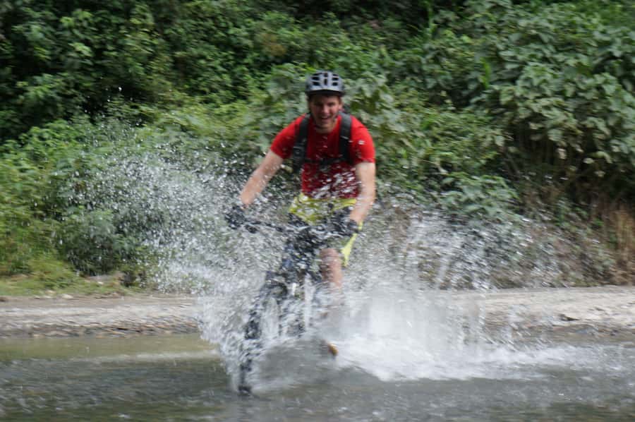 La Paz: Mountain Bike Down the World's Most Dangerous Road - Death Road in one day: the 64 km descent from La Cumbre to Yolosa