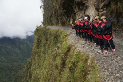La Paz: Mountain Bike Down the World's Most Dangerous Road - Café del Mundo meeting point, breakfast fuel, and bike setup that matters