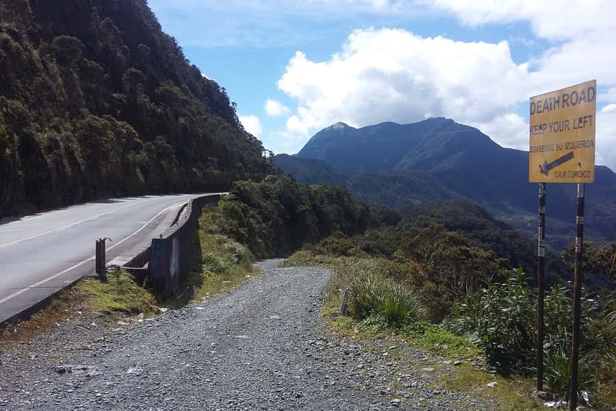 La Paz: Mountain Bike Down the World's Most Dangerous Road - How safety really works on a road like this