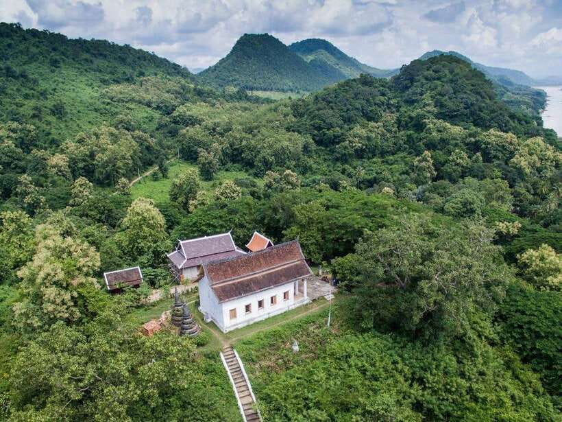 Luang Prabang: Pottery Workshop & Wat Chomphet cycling Tour - Wat Chomphet Temple: A simple stop with a big payoff