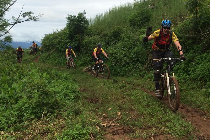 Mai Chau 3 days electric mountain bike trails - Day 3: mountain pass descent to Kho Muong terraces and a final mix of dirt and tarmac