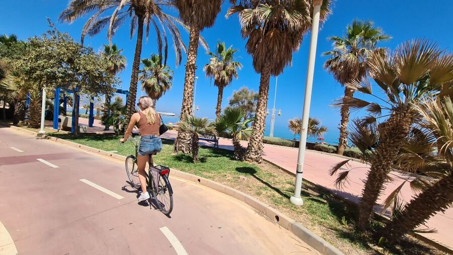 Malaga: City Bike Rental with Self-Guided Cycling Route - East Coast Loop: Pedregalejo, El Palo, Peñon del Cuervo, and Cliff Tunnels