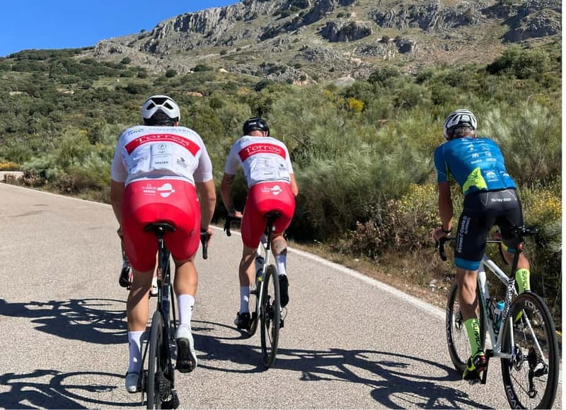 Málaga: Road Bike Tour with Guide and Bike Rental - What the roads feel like: coast energy with mountain climbing
