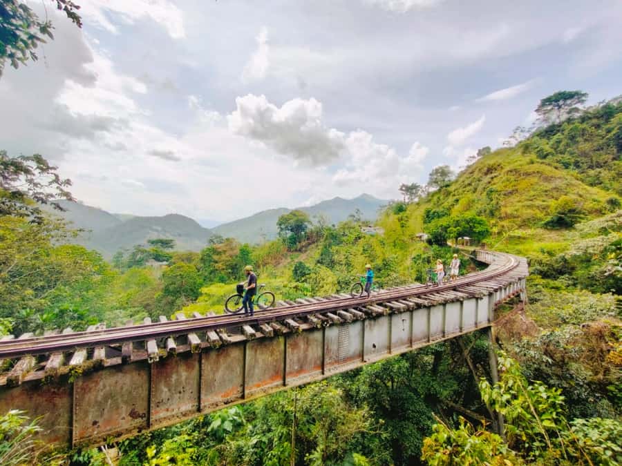 Medellín: Full-Day Mountain Bike Tour with Lunch - Rolling roads and old railroad infrastructure: tunnels, rivers, and bridges