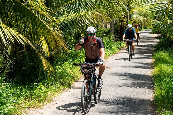 Mekong delta cycling tour 3 days - Day 3: Cai Rang floating market morning and the jungle-canopy lanes
