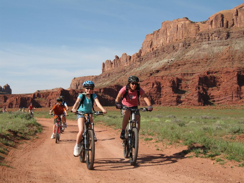 Moab: Mountain Bike Half Day Tour - Snacking, water, and the gear reality check