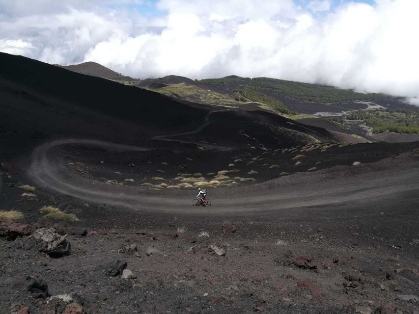 Mount Etna: Summit Cycling Tour - Meeting, gear fitting, and what your bike setup changes