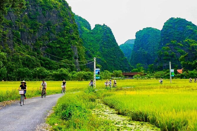 Ninh Binh Trip From Hanoi: Hoa Lu-Mua Cave-Boat-Cycling-Lunch - Hoa Lư: Vietnam’s early capital and the feudal-era story
