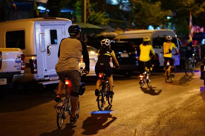 NR-02 KohRattanakosin old town cycling with Loha Prasat,The Giant Swing and more - The 5:00 pm ride: timing, pace, and expectations