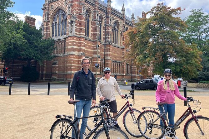 Official Oxford Cycle Tour - Radcliffe Camera: The University’s Neo-Classical Icon (15 minutes)