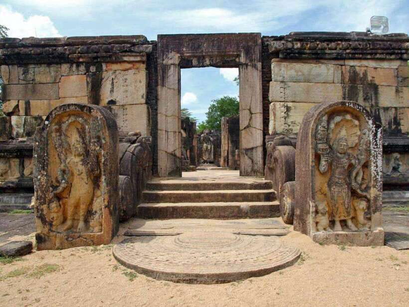 Polonnaruwa: Private Guided Cycling Tour with Hotel Pickup - Why Polonnaruwa on a bike feels like the right pace