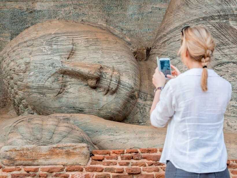 Polonnaruwa: Private Guided Cycling Tour with Hotel Pickup - Stupas, carvings, and royal palace/temple remnants: how the guide changes the visit