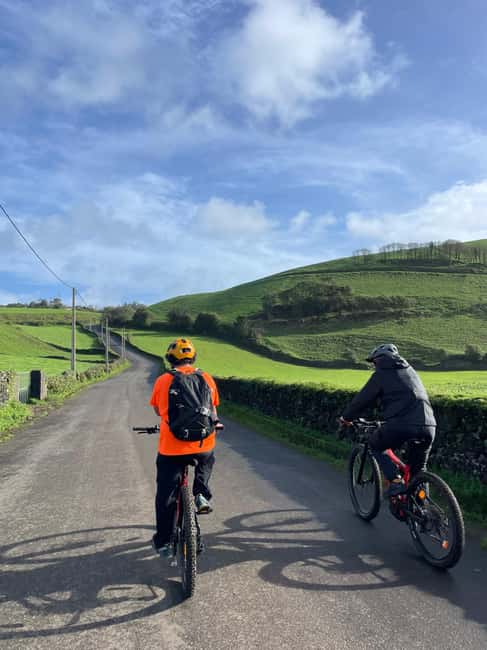 Ponta Delgada: E-Bike Cycling Tour - Campo de São Francisco: ending in the city’s big open space