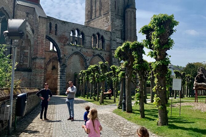 Private Bruges Countryside Cycling Tour to Damme with Guided Walk - Starting at Stationsplein 5: gear, helmets, and getting comfortable fast