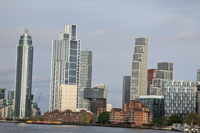 Private E-Bike Cycling Tour Destination London - Private e-bike guiding in London: small group comfort with momentum