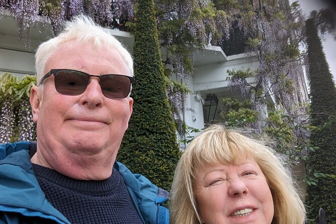Private E-Bike Cycling Tour Destination London - U.S. Embassy area: Embassy Gardens and a very specific glass swimming pool