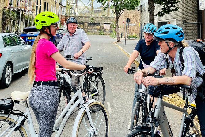 Private E-Bike Cycling Tour Destination London - Battersea Power Station: the longest stop and the best pause