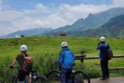Private E-MTB guided cycling around Mt. Aso volcano & grasslands - Getting comfortable fast: the test ride and beginner-friendly setup