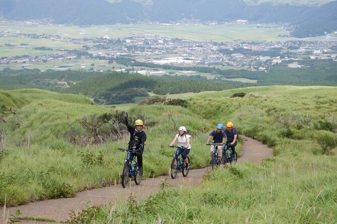 Private E-MTB guided cycling around Mt. Aso volcano & grasslands - Timing, pickup, and the luggage trick that saves your afternoon