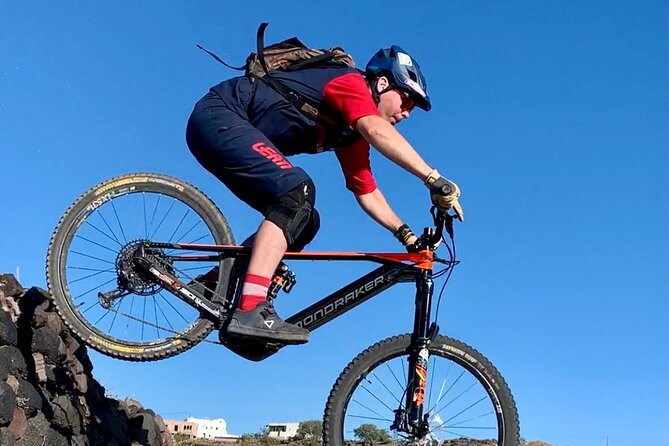 Private Electric Mountain Bike Experience and Tour in Santorini - Stop 1: Faros Market for family wine and a tasty aperitivo