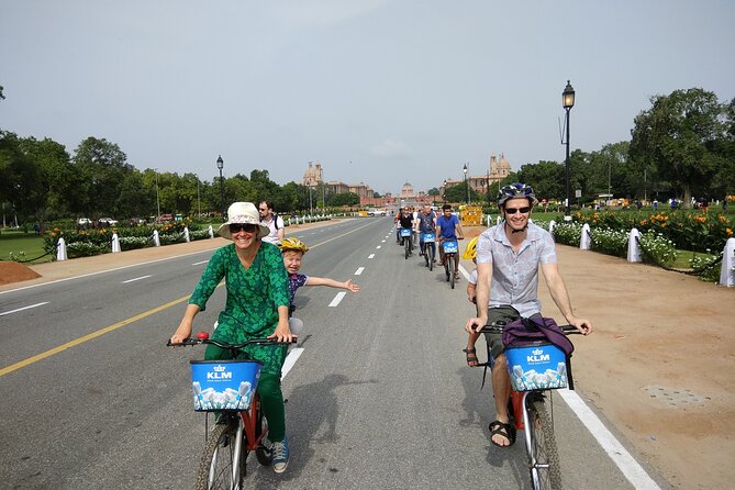 Raj Tour- New Delhi Cycle Tour - Rashtrapati Bhavan and the India Gate view effect