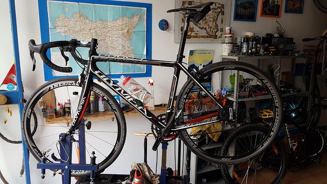 Rent a Carbon or Aluminum Road Bike in Sicily - The included gear that makes or breaks a rental