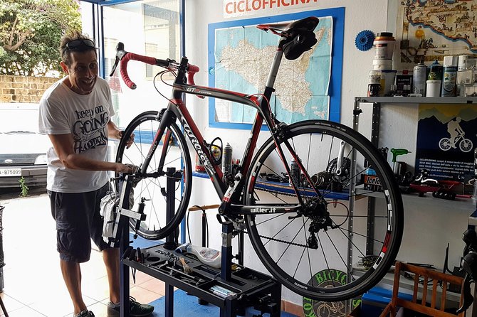 Rent road bike - Safety and Street Smarts for Road Biking in an Urban Setting