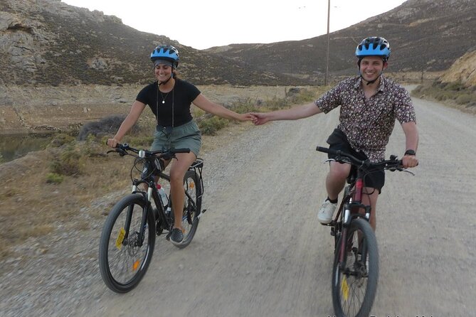 Romantic Cycling Tour with Private Picnic at the beach - The ride back under the stars: dark roads, lights on, and calm pace