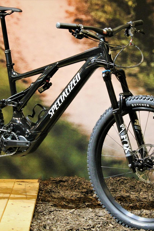 Santiago: E- Mountain Bike Rental to ride in a bike park - Picking up at M3 Storage: quick token entry, then bike check