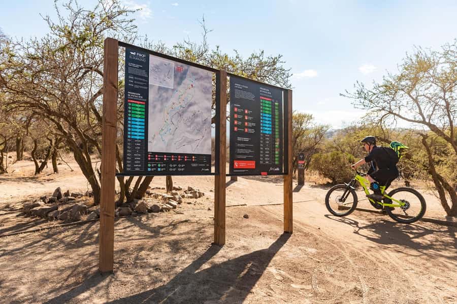 Santiago: E- Mountain Bike Rental to ride in a bike park - Gear, rules, and the responsibility reality check