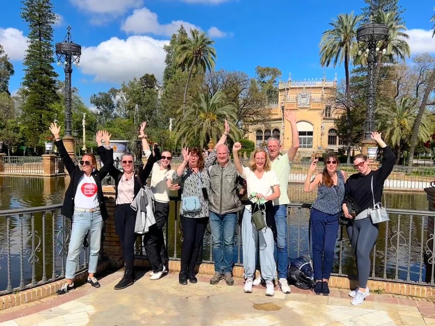 Seville: Dutch Cycling Highlights Tour with local guide - Rolling Past Parque de María Luisa: The 20-Minute Reset