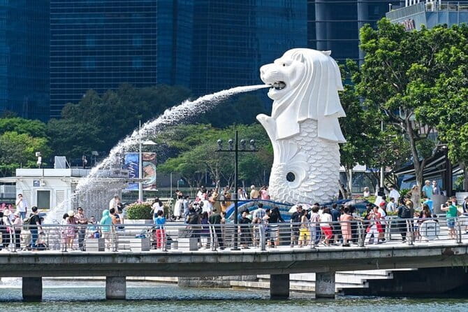 Singapore Cycling Tour - Rail Corridor, Civic District, & Food! - Elgin Bridge, Cavenagh Bridge, and Anderson Bridge: small stops, big views