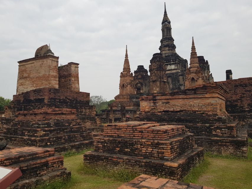 Sukhothai: Full-Day Historical Park Cycling Tour with Lunch - Rice Paddies and Dirt Roads: The Ride You’ll Remember