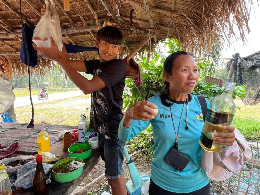Sukhothai: Full-Day Historical Park Cycling Tour with Lunch - Lunch in a Local Thai Restaurant: Refuel Like a Regular