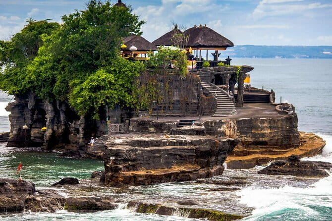 Ubud : Kintamani Downhill Cycling Tour with Lunch - Stop 2: Pura Desa Malet Gusti and the Village School