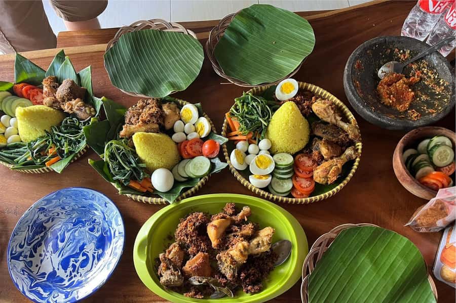 Yogyakarta: Countryside Cycling and Cooking Class Experience - From Spices to Supper: How the Cooking Class Works