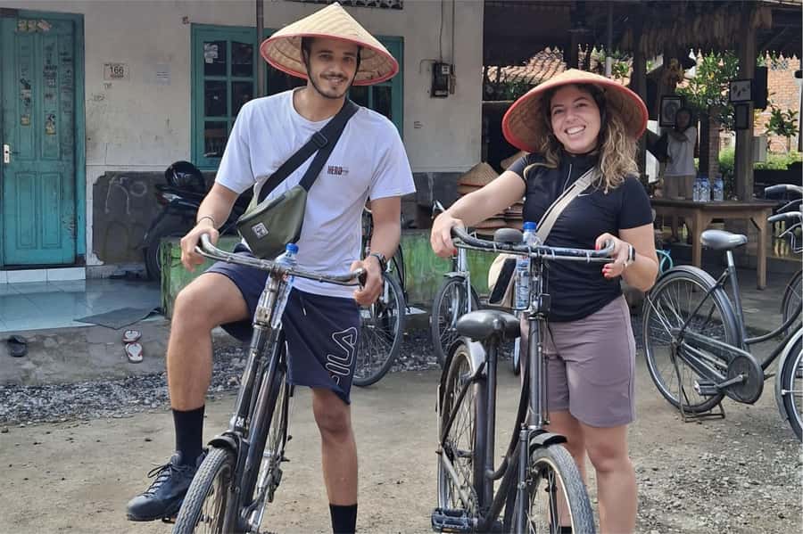 Yogyakarta: Countryside Cycling and Cooking Class Experience - Cycling Through Quiet Villages and Rice Fields on Old Bikes