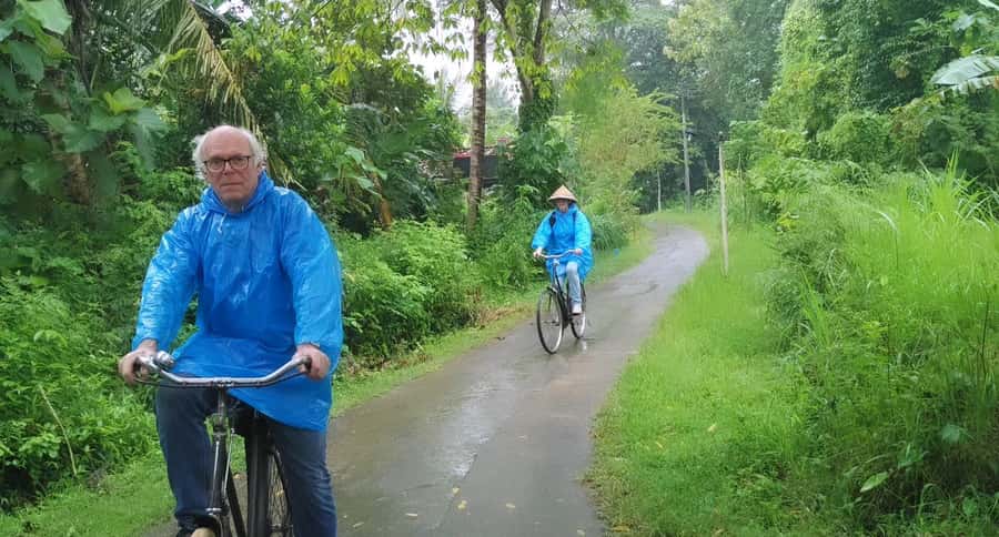 Yogyakarta: Countryside Village Cycling Tour With Guide - The Traditional Village Stop: Tempeh from Soybeans to Banana-Leaf Wraps